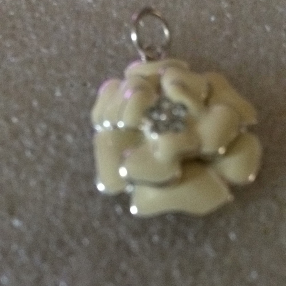 Vintage enamel flower pendant
